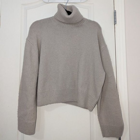 H&M Turtleneck Sweater - Picture 1 of 3
